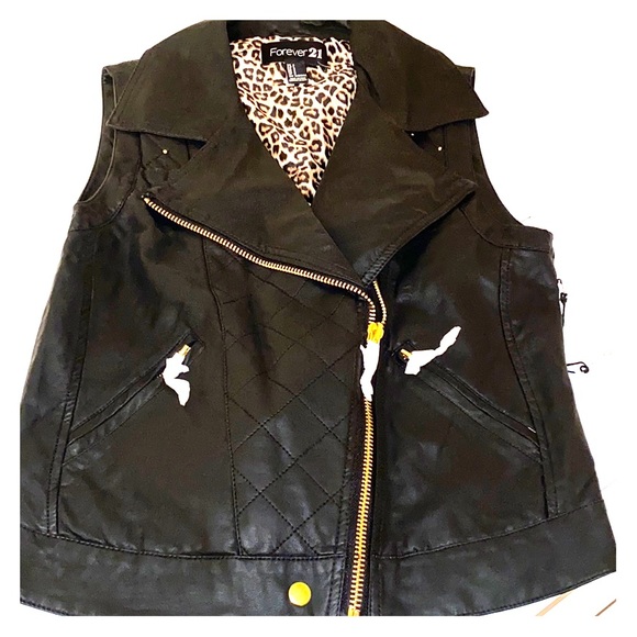 Forever 21 Jackets & Blazers - Black/Cheetah Print Vest